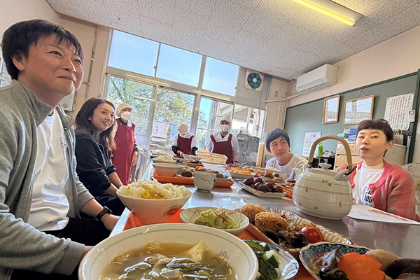 昼食ひよこの会