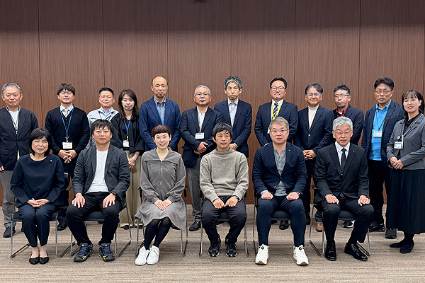 記念写真(佐伯市役所)